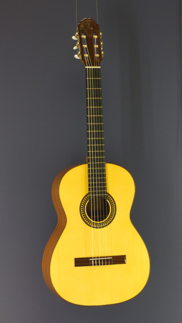 Ricardo Moreno Konzertgitarre Modell 1a mit 64 cm Mensur