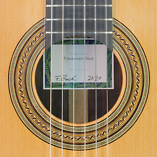Rosette, Schild und Label von Gitarre Friedemann Beck mit Zederdecke und Palisander Zargen und Boden, Baujahr 2021
