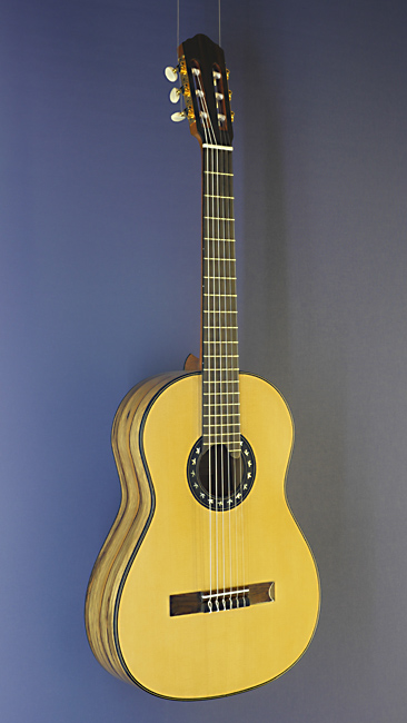 Matthias Hartig - Matteo Guitars, classical guitar made of spruce and black limba in 2019, scale 65 cm