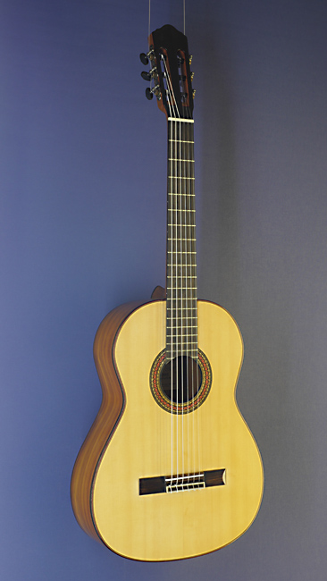 Matthias Hartig - Matteo Guitars, classical guitar made of spruce and plum wood in 2020, scale 65 cm