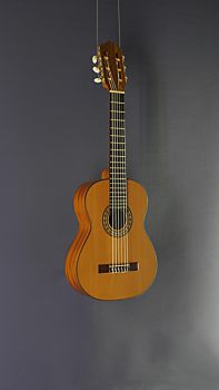 Kindergitarre Juan Aguilera, Modell niña 52, 1/4-Gitarre mit 52 cm Mensur und massiver Zederdecke