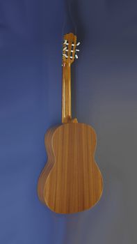 Children's guitar Lacuerda, model chica 58/3, ¾-guitar with 58 cm scale and solid cedar top, back view