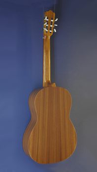 Classical Guitar Lacuerda, model chica 62/3, 7/8 guitar with 62 cm short scale and solid cedar top, back view