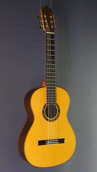 Ricardo Moreno, Tarrega Spruce model, solid guitar made of spruce and rosewood, Spanish classical guitar