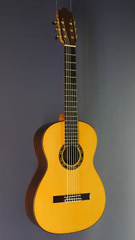 Ricardo Moreno Tarrega 63 F, all-solid Spanish guitar with a 63 cm short scale, spruce, rosewood