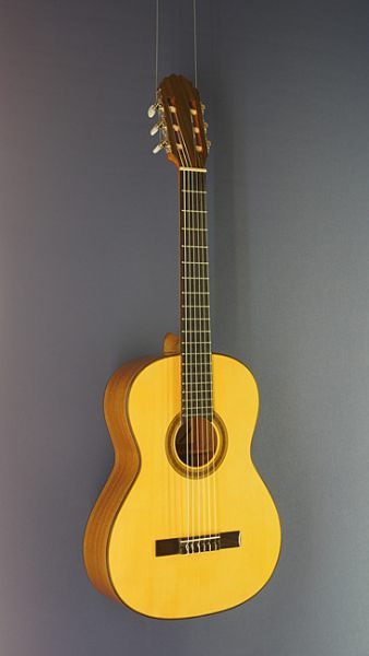 Klassische Gitarre Juan Aguilera, Modell niña 61, 7/8-Gitarre mit 61 cm Mensur und massiver Fichtendecke
