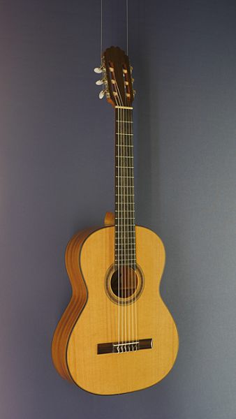 Klassische Gitarre Juan Aguilera, Modell niña 61, 7/8-Gitarre mit 61 cm Mensur und massiver Zederdecke
