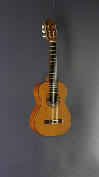 Kindergitarre Juan Aguilera, Modell niña 52, 1/4-Gitarre mit 52 cm Mensur und massiver Zederdecke