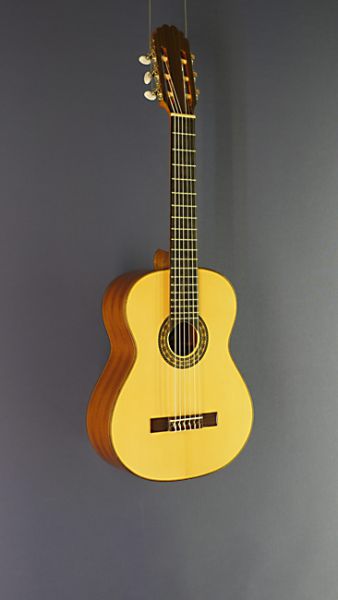 Kindergitarre Juan Aguilera, Modell niña 55, 1/2-Gitarre mit 55 cm Mensur und massiver Fichtendecke
