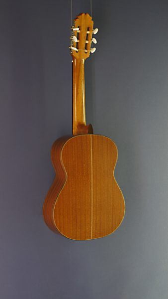 Children's guitar Juan Aguilera, model niña 55, 1/2 guitar with 55 cm scale and solid cedar top, back view