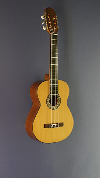 Children's guitar Juan Aguilera, model niña 55, 1/2 guitar with 55 cm scale and solid cedar top