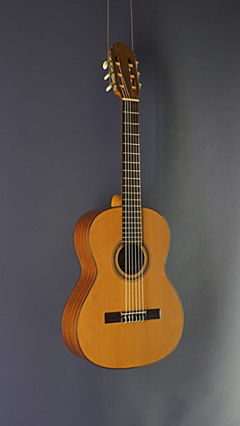 Kindergitarre Juan Aguilera, Modell niña 58, ¾ -Gitarre mit 58 cm Mensur und massiver Zederdecke