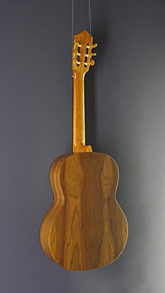 Konzertgitarre mit 63 cm kurzer Mensur - Lacuerda, Modell 63N, Gitarre mit massiver Fichtendecke und Nussbaum an Zargen und Boden, Rückseite