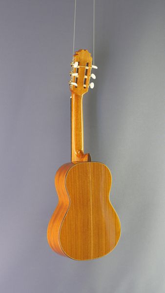 Octave guitar Ricardo Moreno, Octava 1 with solid spruce top, back view
