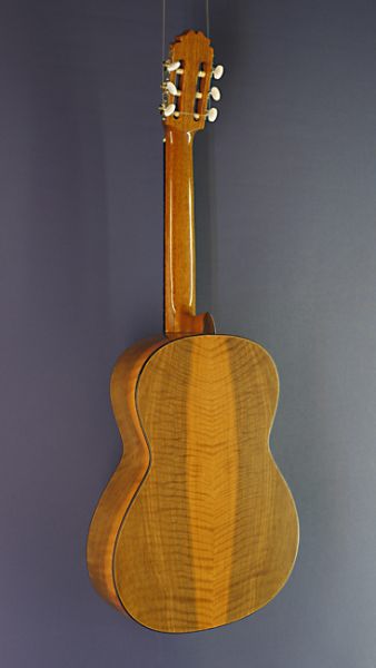 Classical Guitar Ricardo Moreno, model 3a spruce, Spanish Guitar with solid spruce top and walnut on back and sides, back view