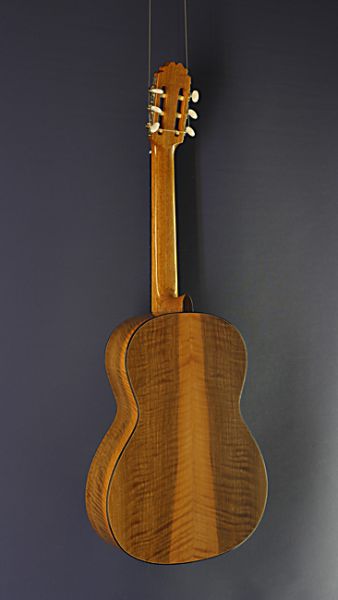 Ricardo Moreno, 3a 64 cedar, 64 cm short scale, solid cedar top and walnut on the sides and back, Spanish classical guitar back view