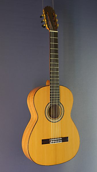 Ricardo Moreno C-M cedar, Spanish Guitar with solid cedar top and eucalyptus on back and sides, classical guitar